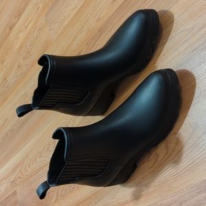 Black rain shoes